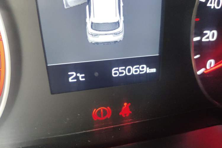 Used Kia KX Cross 2017 1.4L AT GLS Odometer Close Up