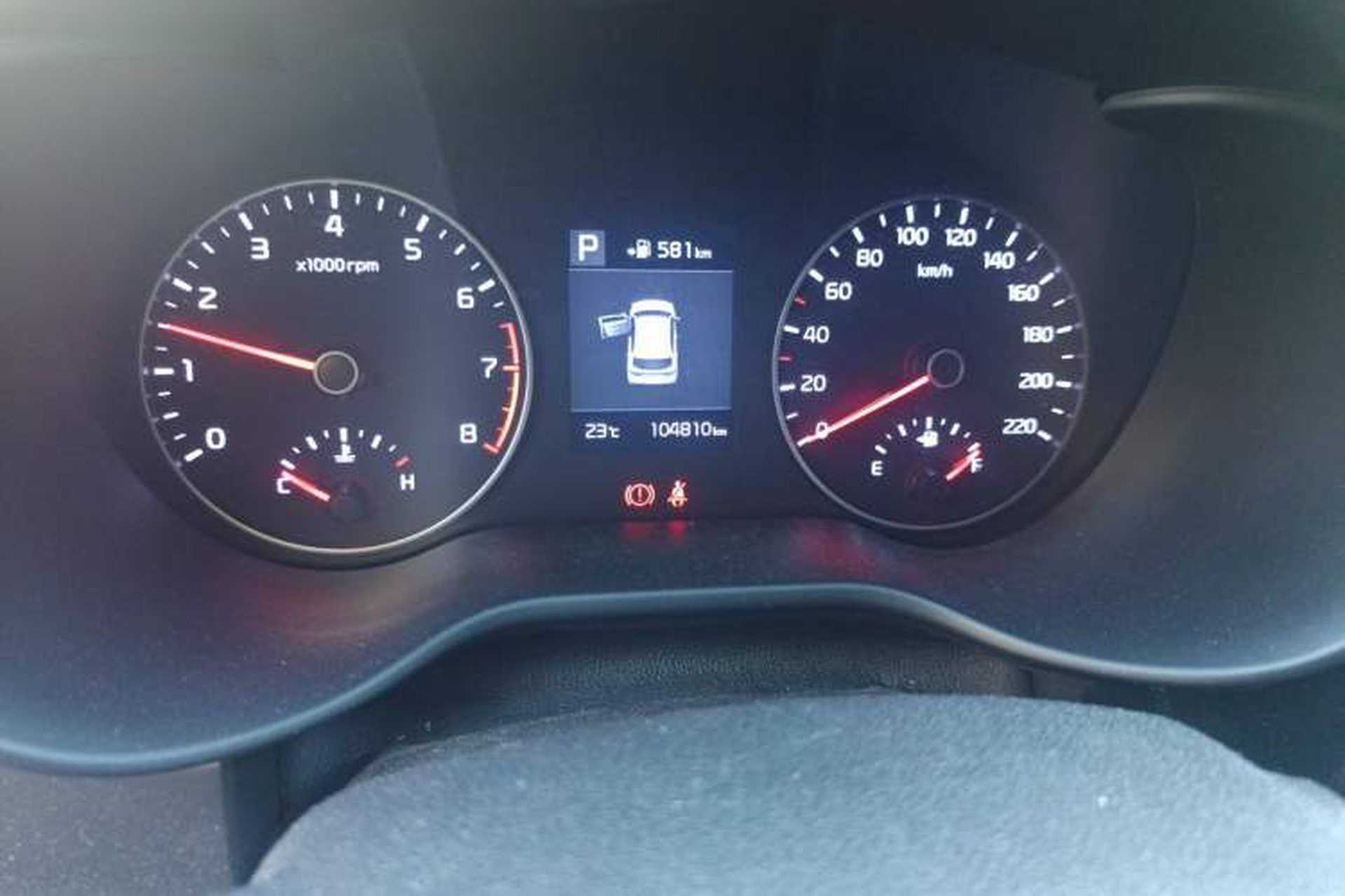 Used Kia KX Cross 2017 1.4L AT GLS Odometer Close Up