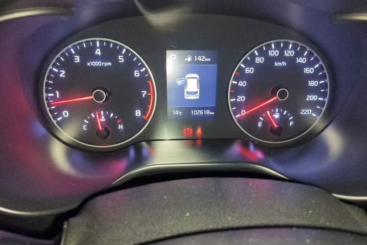 Used Kia KX Cross 2017 1.4L AT GLS Odometer Close Up