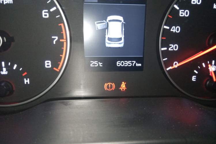 Used Kia KX Cross 2017 1.4L AT GLS Odometer Close Up