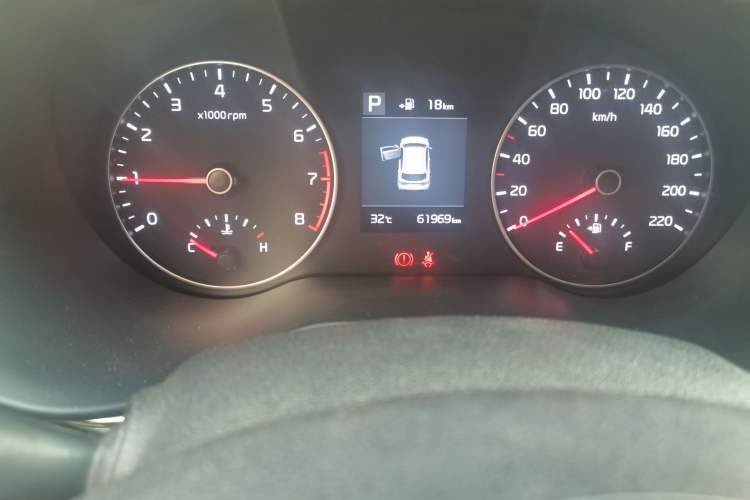 Used Kia KX Cross 2017 1.4L AT GLS Odometer Close Up