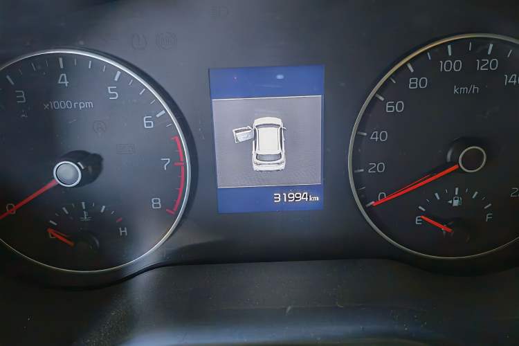 Used Kia KX Cross 2017 1.4L AT GLS Odometer Close Up