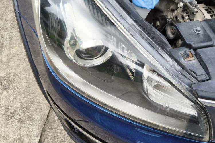 Used Kia KX Cross 2017 1.4L AT GLS Right Front Headlight