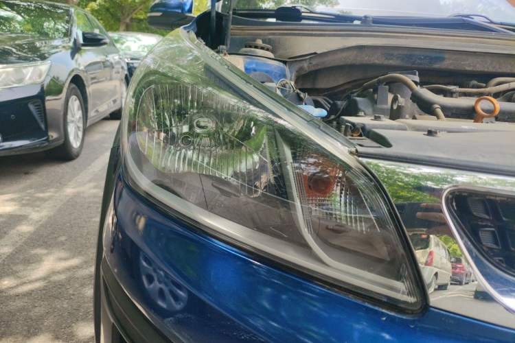 Used Kia KX Cross 2017 1.4L AT GLS Right Front Headlight