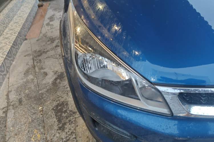 Used Kia KX Cross 2017 1.4L AT GLS Right Front Headlight