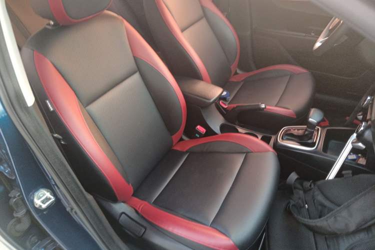 Used Kia KX Cross 2017 1.4L AT GLS Right Front Seat