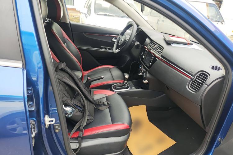 Used Kia KX Cross 2017 1.4L AT GLS Right Front Seat