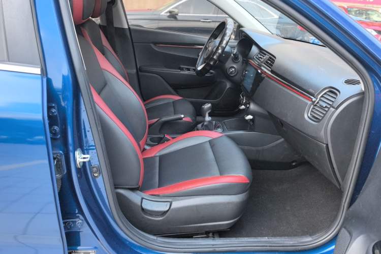 Used Kia KX Cross 2017 1.4L MT GLS Right Front Seat