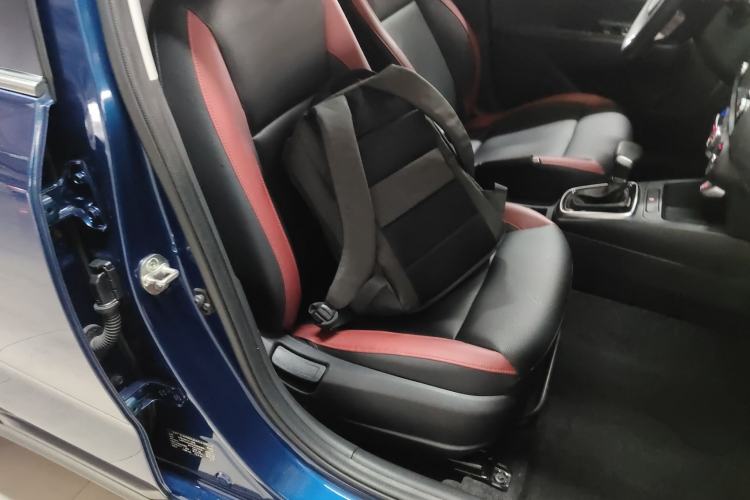 Used Kia KX Cross 2017 1.4L AT GLS Right Front Seat