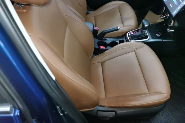 Used Kia KX Cross 2017 1.4L AT GLS Right Front Seat