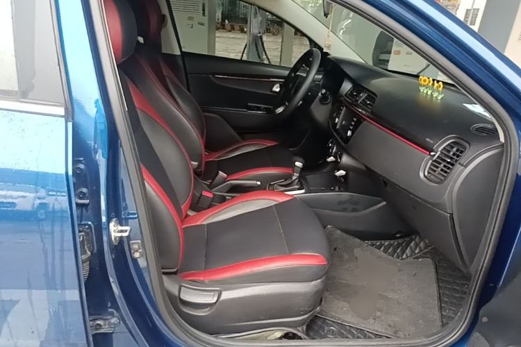 Used Kia KX Cross 2017 1.4L AT GLS Right Front Seat