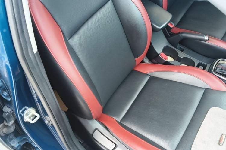 Used Kia KX Cross 2017 1.4L AT GLS Right Front Seat