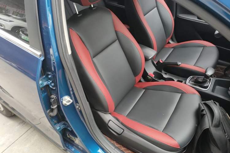 Used Kia KX Cross 2017 1.4L AT GLS Right Front Seat