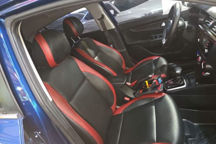 Used Kia KX Cross 2017 1.4L AT GLS Right Front Seat