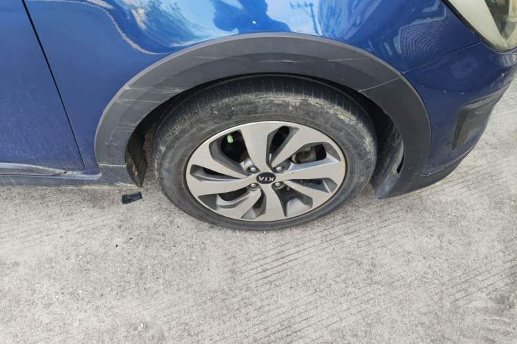 Used Kia KX Cross 2017 1.4L AT GLS Right Front Wheel Hub