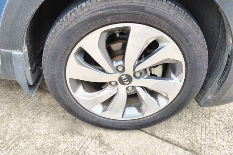 Used Kia KX Cross 2017 1.4L AT GLS Right Front Wheel Hub
