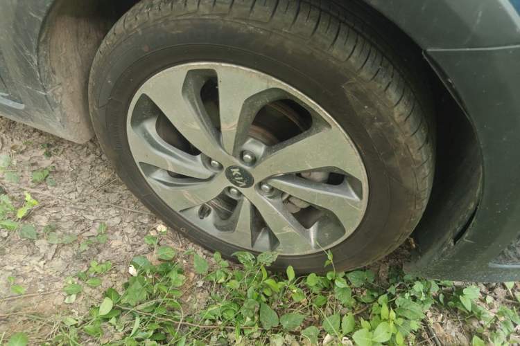 Used Kia KX Cross 2017 1.4L AT GLS Right Front Wheel Hub