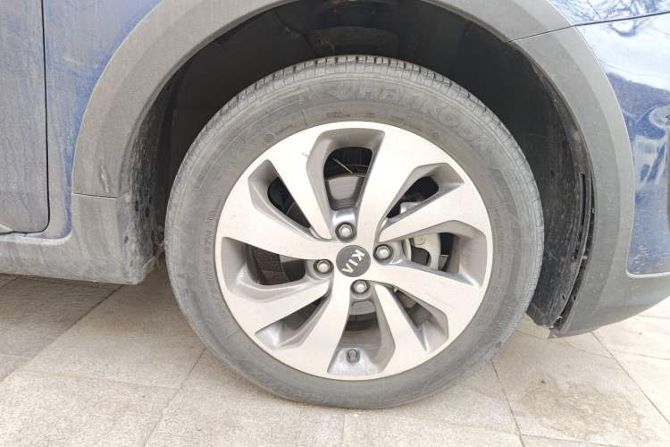 Used Kia KX Cross 2017 1.4L AT GLS Right Front Wheel Hub