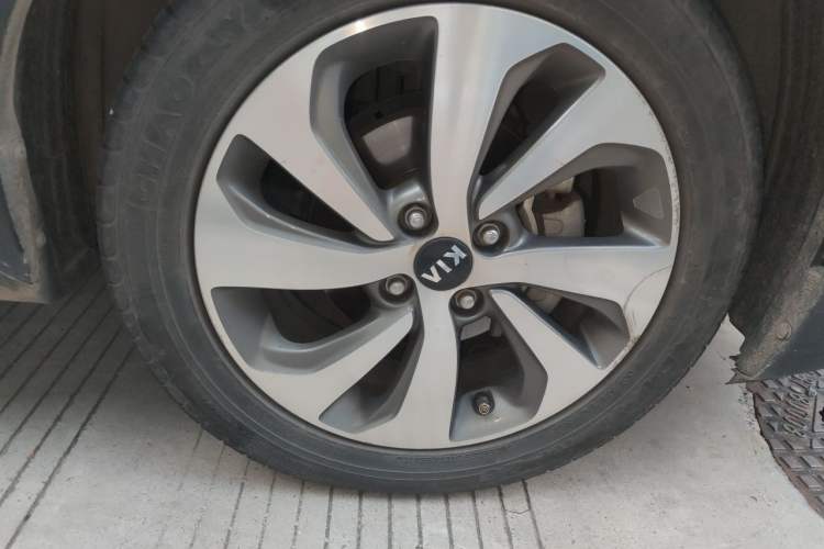 Used Kia KX Cross 2017 1.4L AT GLS Right Front Wheel Hub
