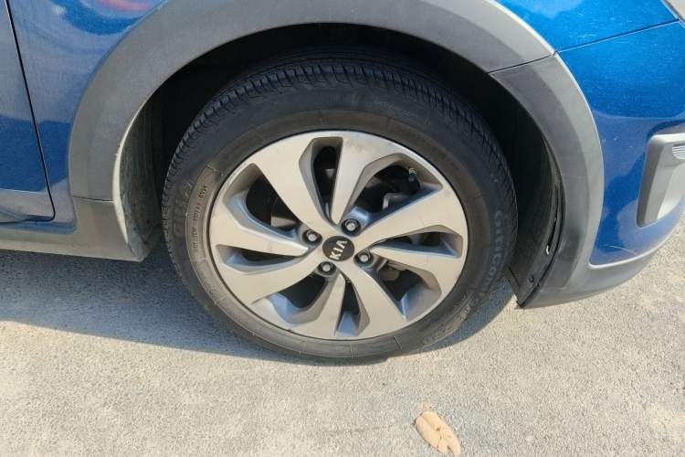 Used Kia KX Cross 2017 1.4L AT GLS Right Front Wheel Hub