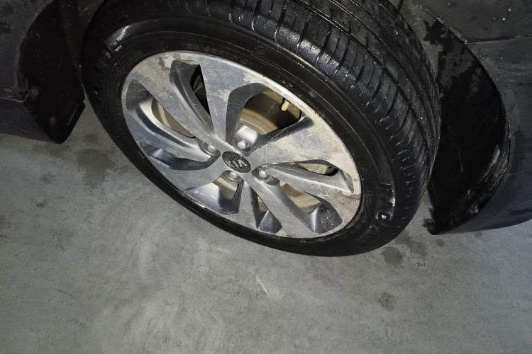 Used Kia KX Cross 2017 1.4L AT GLS Right Front Wheel Hub