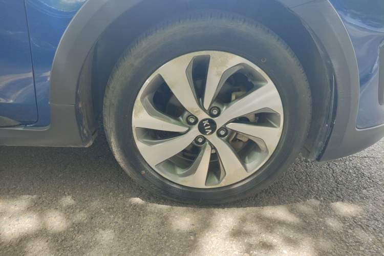 Used Kia KX Cross 2017 1.4L AT GLS Right Front Wheel Hub