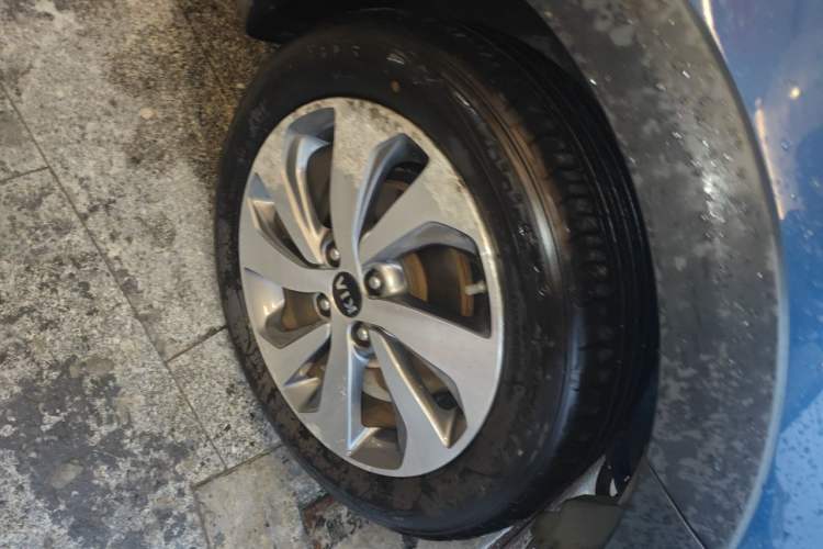 Used Kia KX Cross 2017 1.4L AT GLS Right Front Wheel Hub