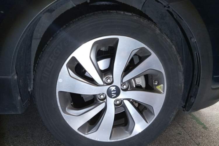 Used Kia KX Cross 2017 1.4L AT GLS Right Front Wheel Hub