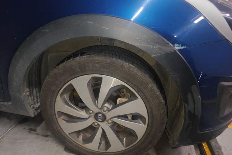 Used Kia KX Cross 2017 1.4L AT GLS Right Front Wheel Hub