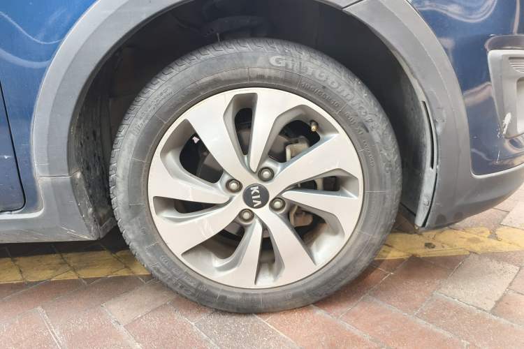 Used Kia KX Cross 2017 1.4L AT GLS Right Front Wheel Hub