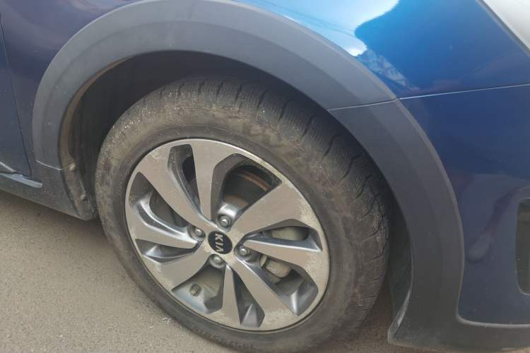 Used Kia KX Cross 2017 1.4L AT GLS Right Front Wheel Hub