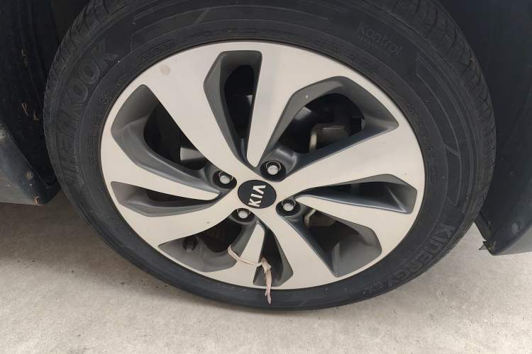 Used Kia KX Cross 2017 1.4L AT GLS Right Front Wheel Hub