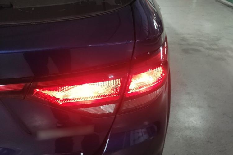 Used Kia KX Cross 2017 1.4L AT GLS Right Rear Taillight