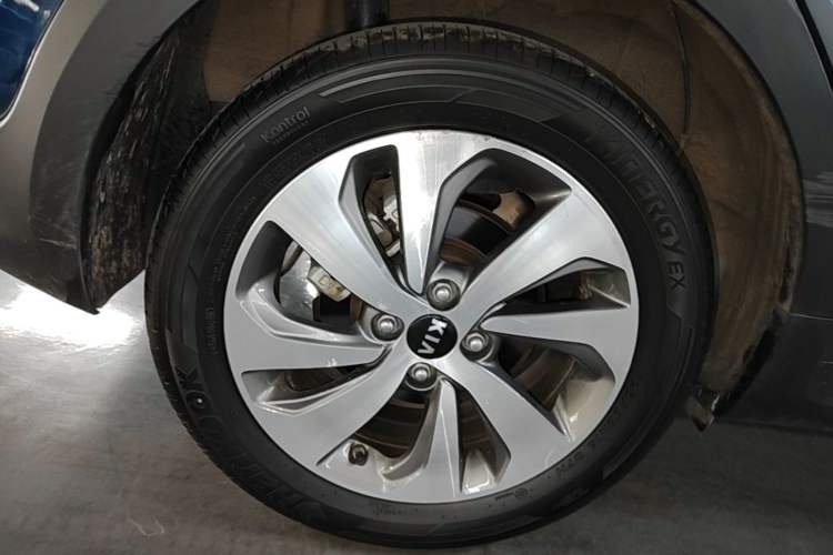 Used Kia KX Cross 2017 1.4L AT GLS Right Rear Wheel Hub