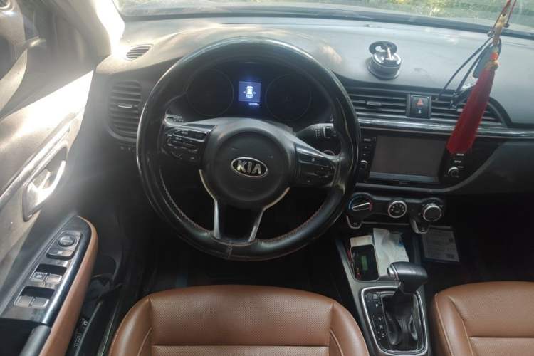 Used Kia KX Cross 2017 1.4L AT GLS Steering Wheel
