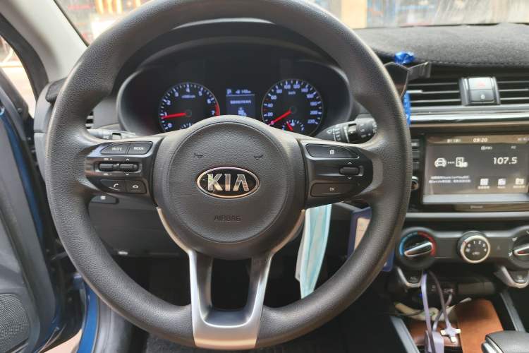 Used Kia KX Cross 2017 1.4L AT GLS Steering Wheel