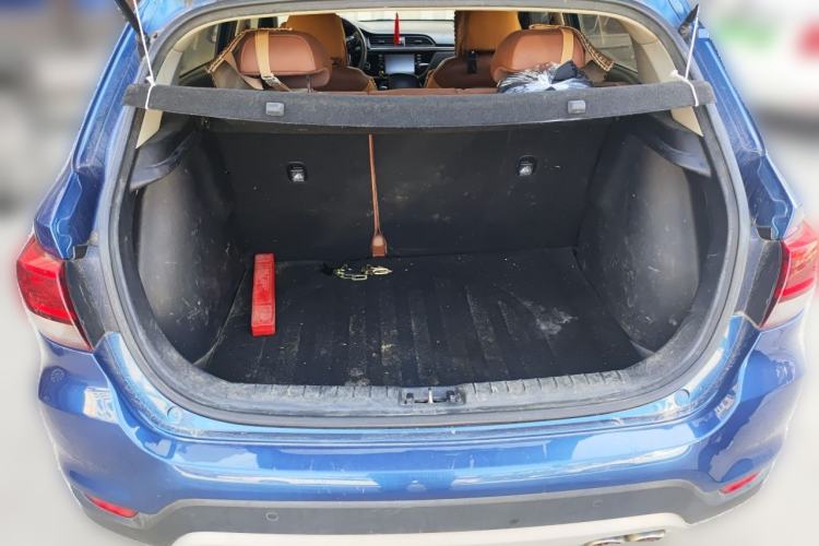Used Kia KX Cross 2017 1.4L AT GLS Trunk
