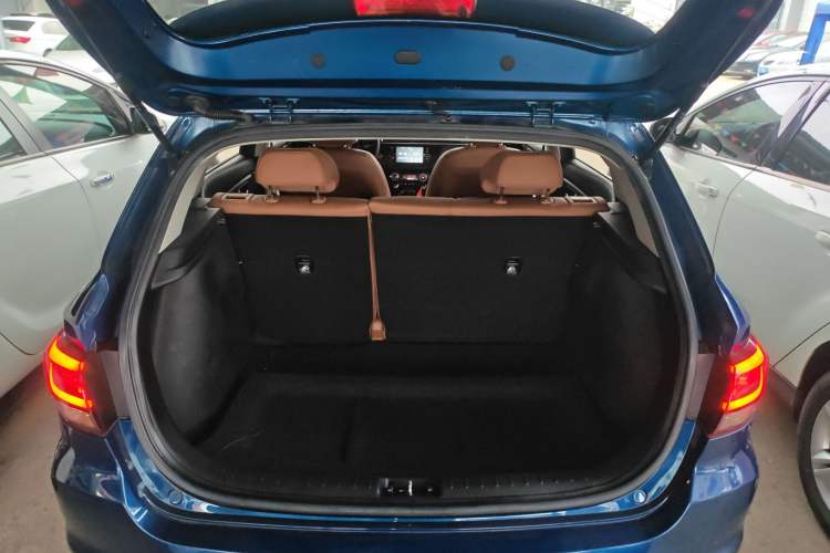 Used Kia KX Cross 2017 1.4L AT GLS Trunk