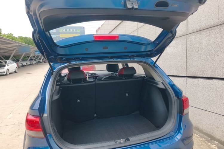 Used Kia KX Cross 2017 1.4L AT GLS Trunk