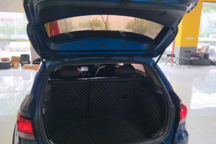 Used Kia KX Cross 2017 1.4L AT GLS Trunk