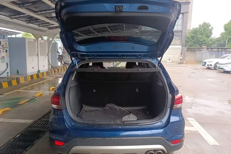 Used Kia KX Cross 2017 1.4L AT GLS Trunk