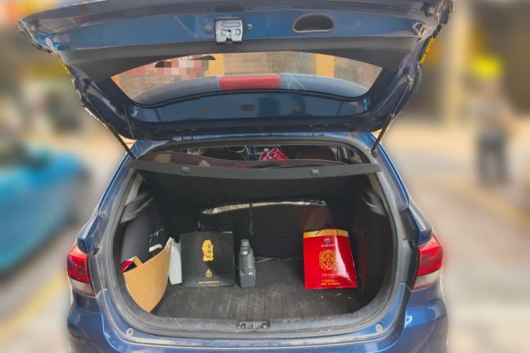 Used Kia KX Cross 2017 1.4L AT GLS Trunk