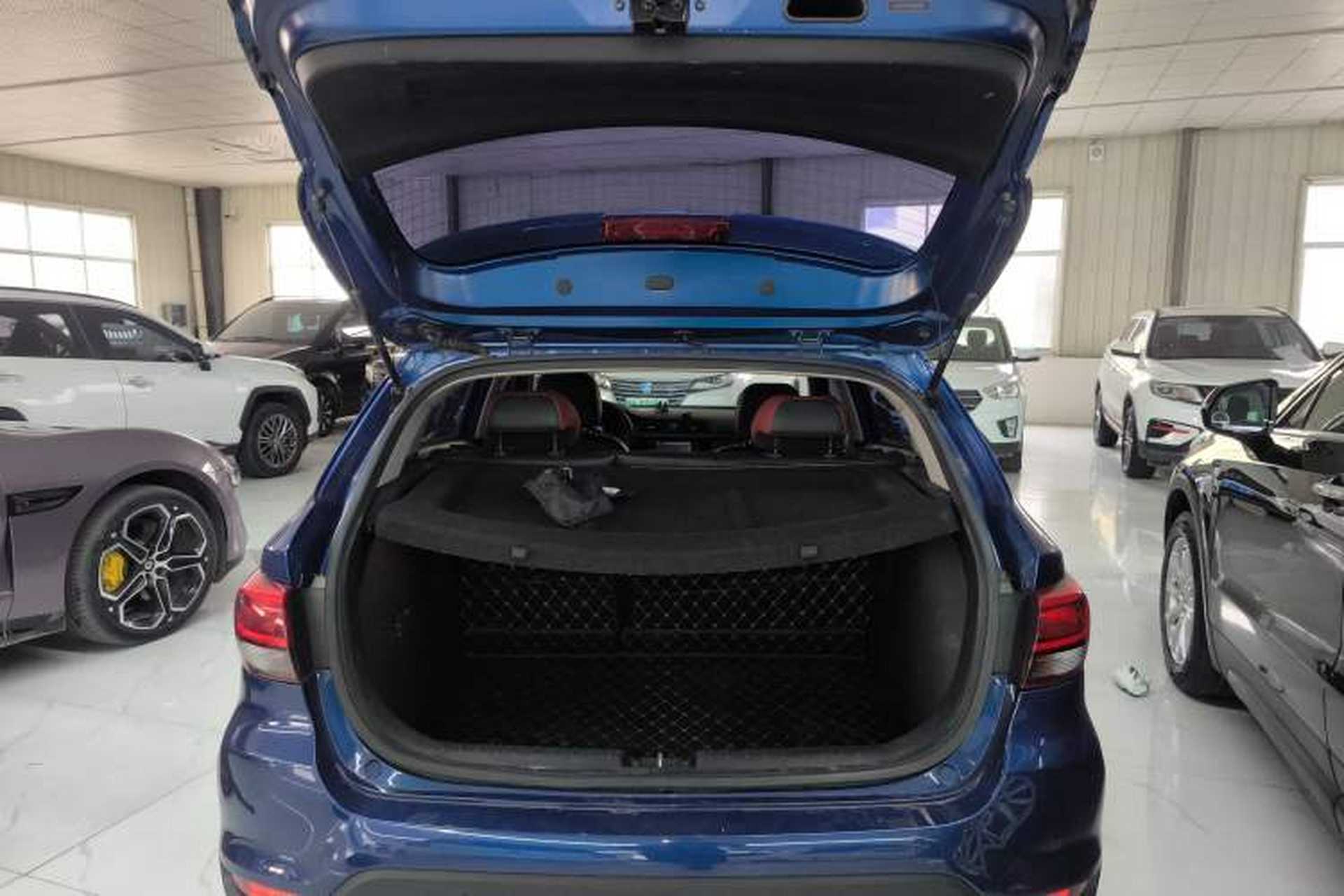 Used Kia KX Cross 2017 1.4L AT GLS Trunk
