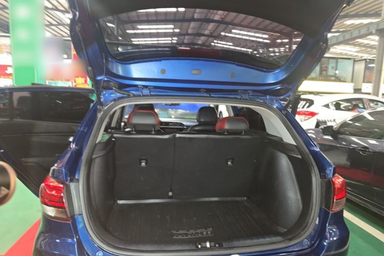 Used Kia KX Cross 2017 1.4L AT GLS Trunk