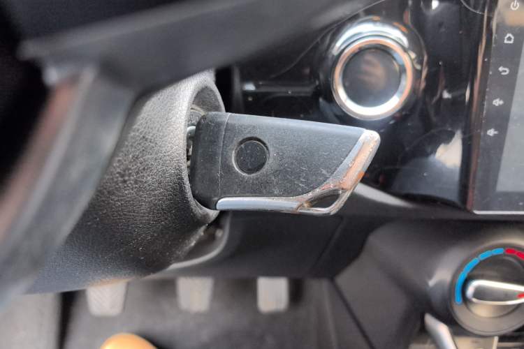 Used Kia KX Cross 2017 1.4L MT GLS Vehicle Key