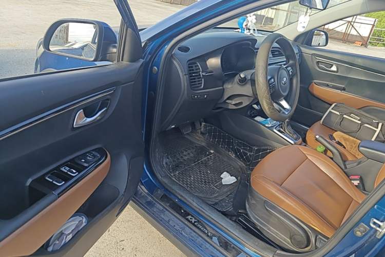 Used Kia KX Cross 2017 1.4L AT GLS Driver Seat