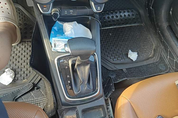 Used Kia KX Cross 2017 1.4L AT GLS Gear Lever