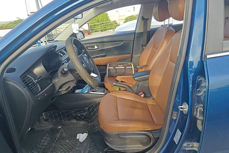 Used Kia KX Cross 2017 1.4L AT GLS Left Front Seat