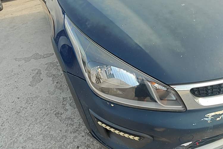 Used Kia KX Cross 2017 1.4L AT GLS Right Front Headlight