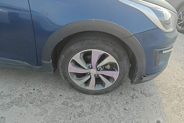Used Kia KX Cross 2017 1.4L AT GLS Right Front Wheel Hub